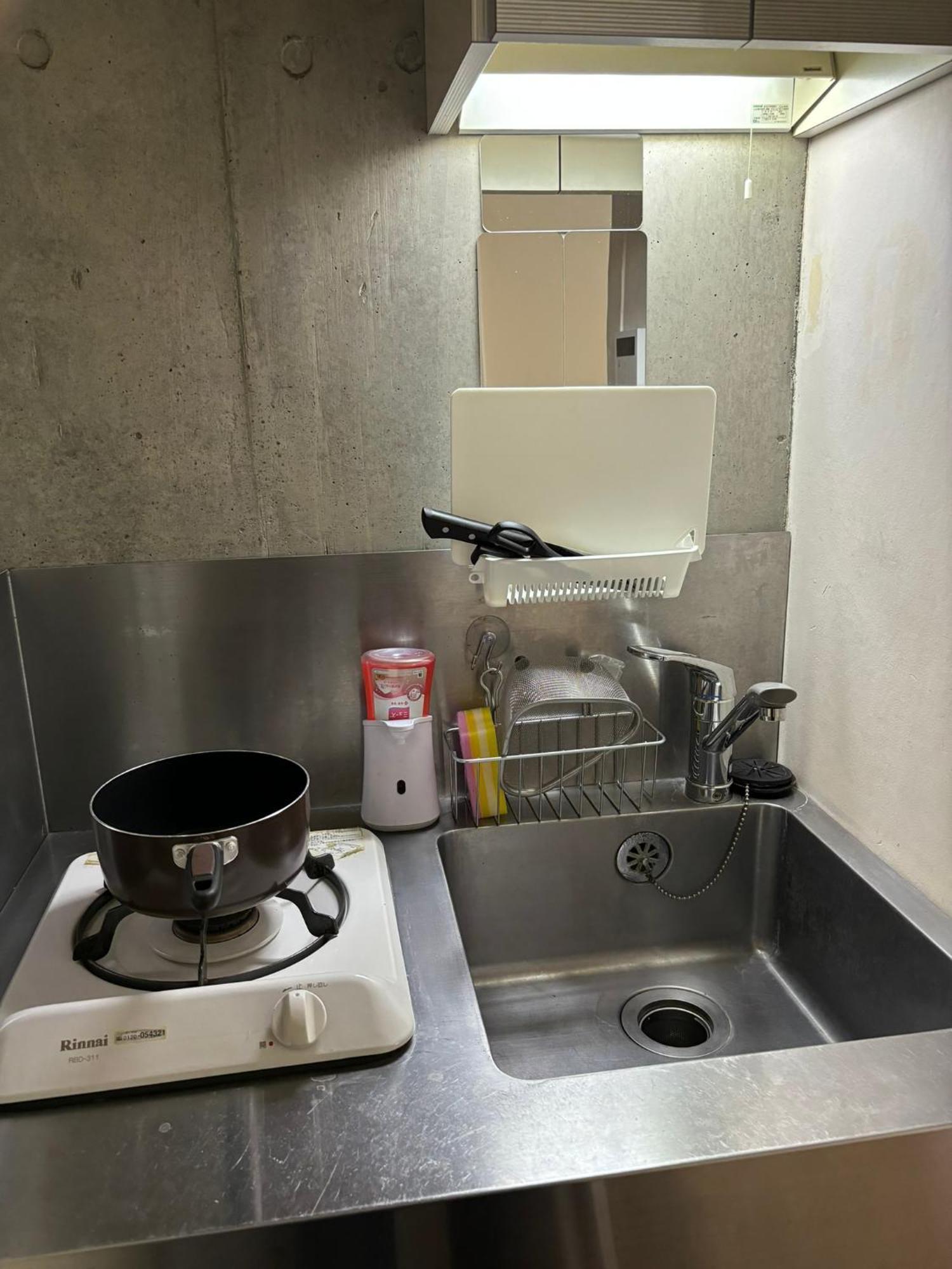 新宿まで1駅 初台駅徒歩9分 コンビニ2分 Pokemonと暮らすデザイナーズルーム Apartment